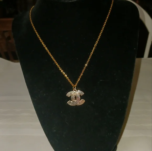 CHANEL Gold Interlocking CC Zipper Pull With Black Accent With Unbranded Chain. - Picture 3 of 4